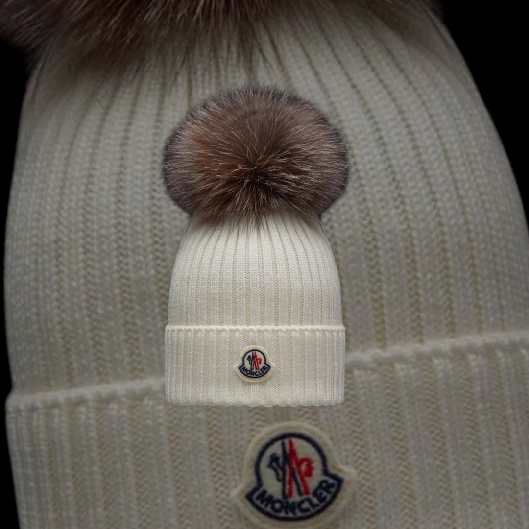 Pom Pom hat & scarf set