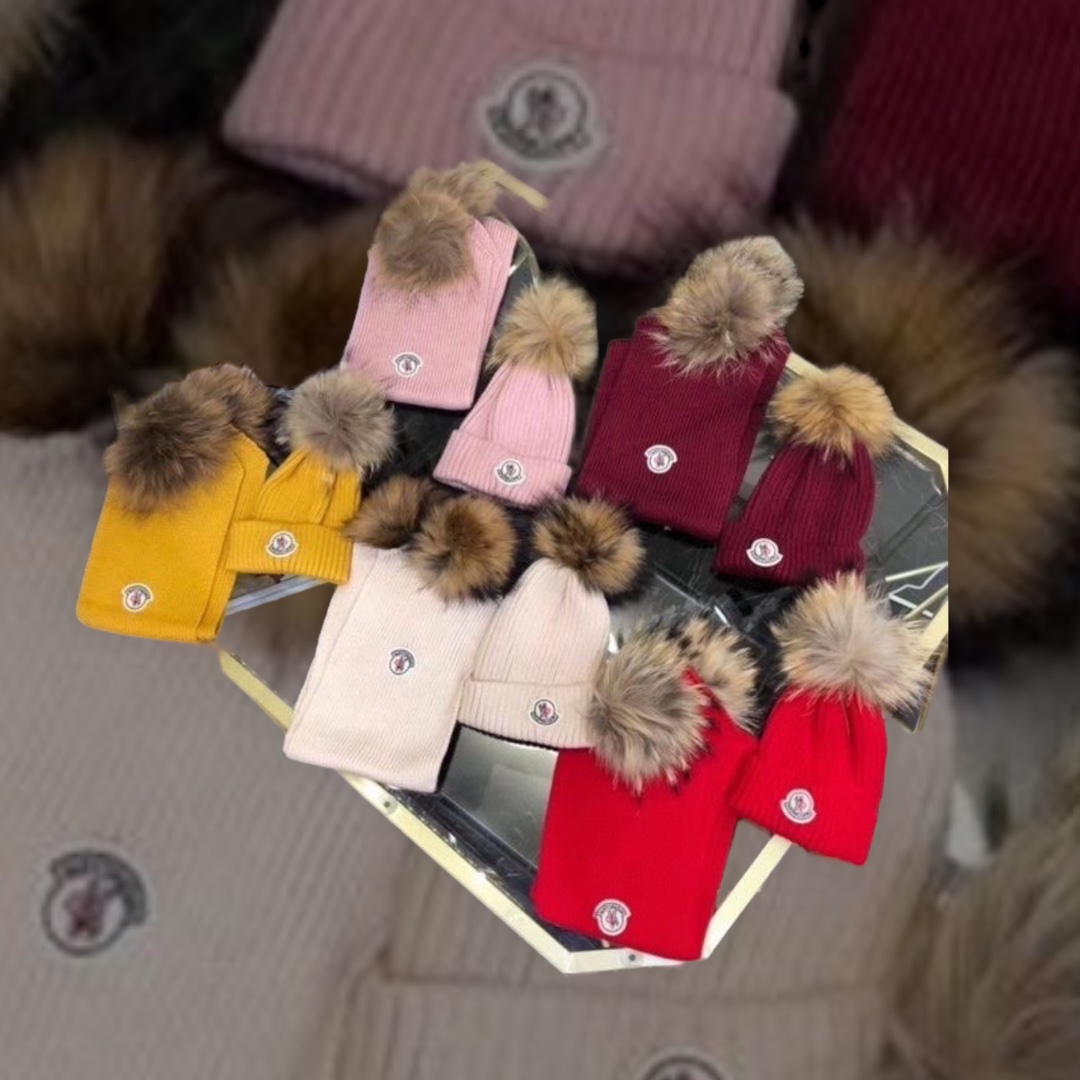 Pom Pom hat & scarf set