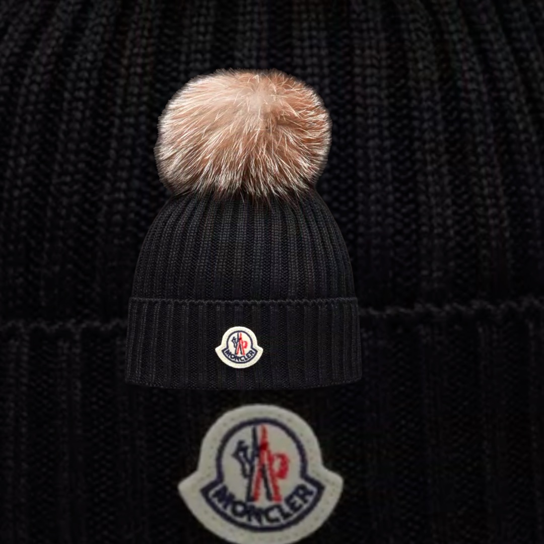 Pom Pom hat & scarf set